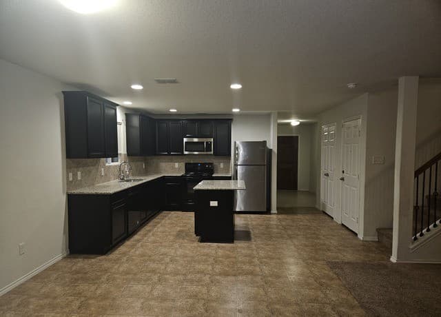 rental at 178  Hidden Knoll in Selma, TX — photo 4