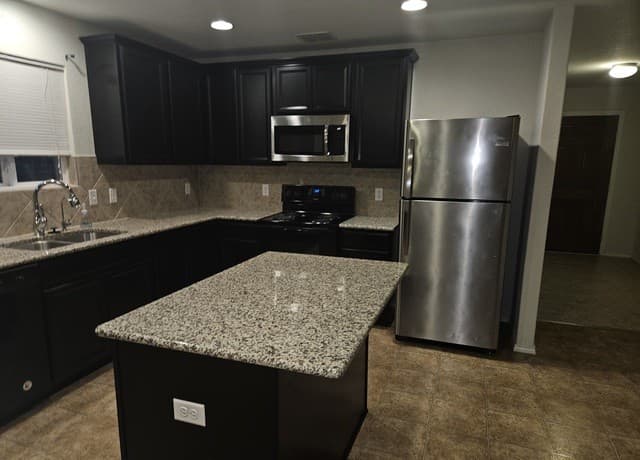rental at 178  Hidden Knoll in Selma, TX — photo 5