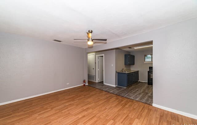rental at 508  Bee St in San Antonio, TX — photo 3