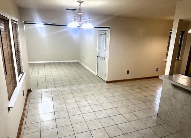 rental at 1093 E County Road 5718 in Natalia, TX — photo 5