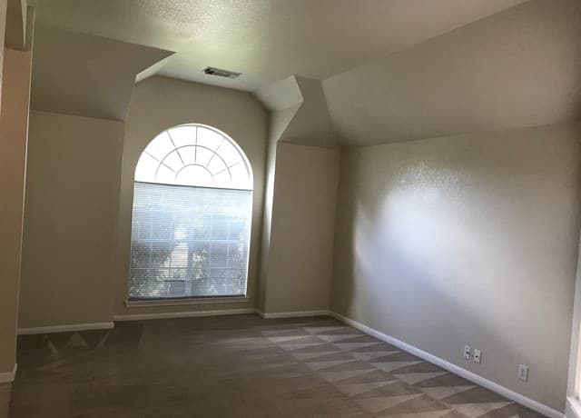rental at 2520  Crested Heights in Schertz, TX — photo 3