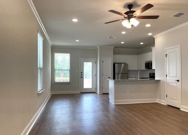 rental at 2206  Sandlewood Cove Unit 102 in San Antonio, TX — photo 4