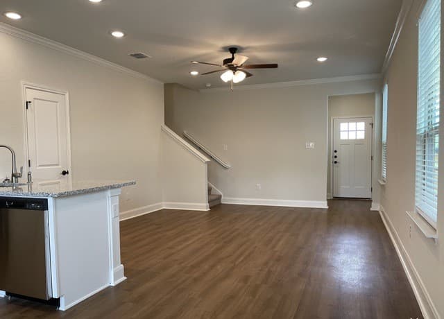 rental at 2206  Sandlewood Cove Unit 102 in San Antonio, TX — photo 5
