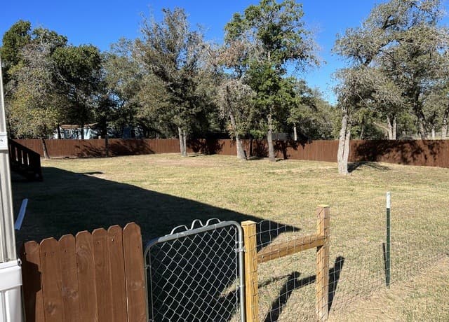 rental at 224  Oak View Dr in La Vernia, TX — photo 2