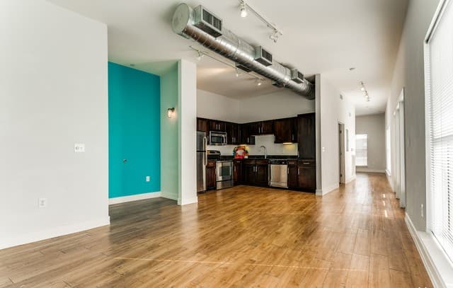 rental at 1401 S Flores St Unit 300 in San Antonio, TX — photo 4