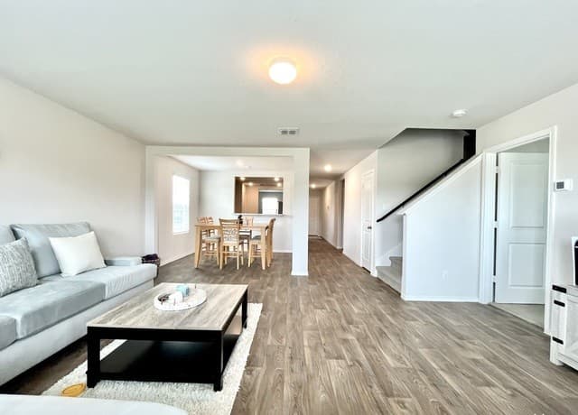 rental at 2526  Wentwood Run in San Antonio, TX — photo 3