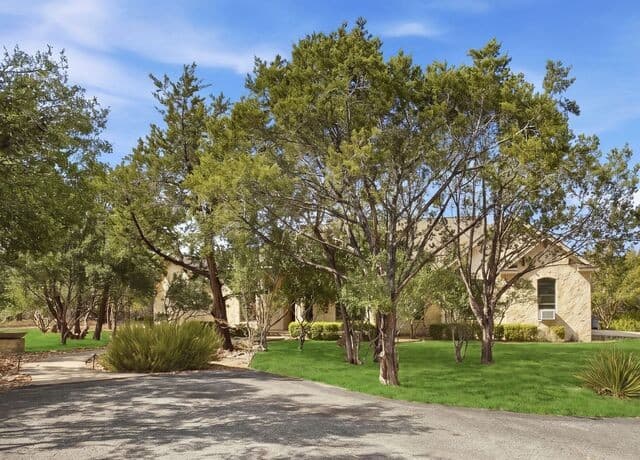 rental at 104  Auburn Crossing in Boerne, TX — photo 1