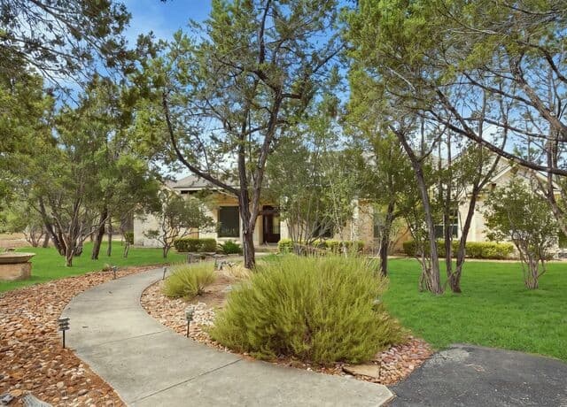 rental at 104  Auburn Crossing in Boerne, TX — photo 2