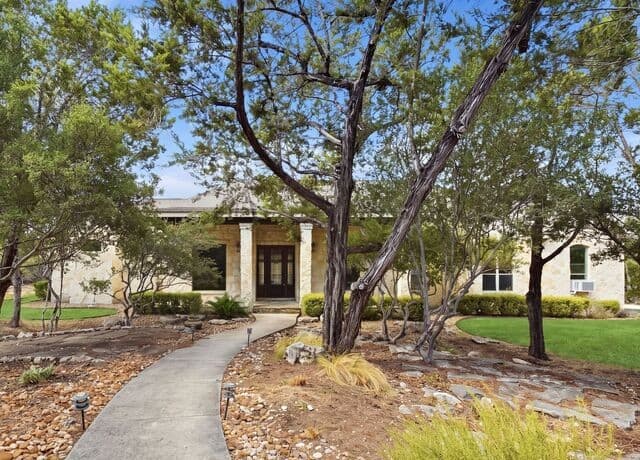 rental at 104  Auburn Crossing in Boerne, TX — photo 3