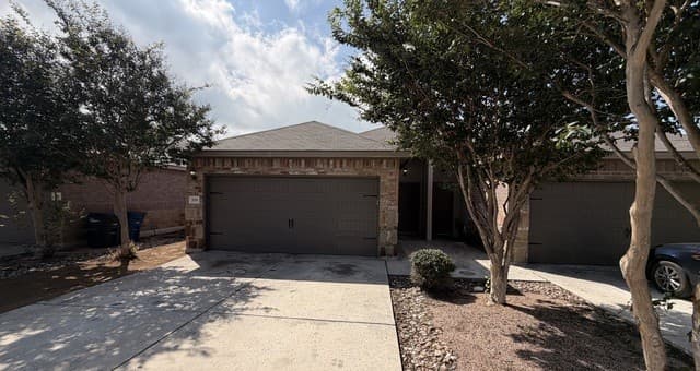 rental at 708  Saengerhalle Rd in New Braunfels, TX — photo 1