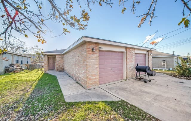 rental at 12216  Maverick Bluff St in San Antonio, TX — photo 2