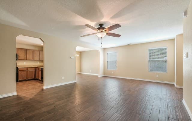 rental at 12427  Silver Mine in San Antonio, TX — photo 5