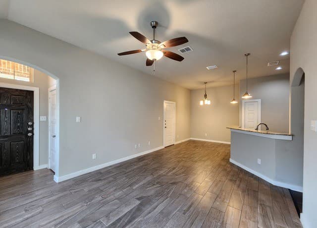 rental at 549  Creekside Frst in New Braunfels, TX — photo 2