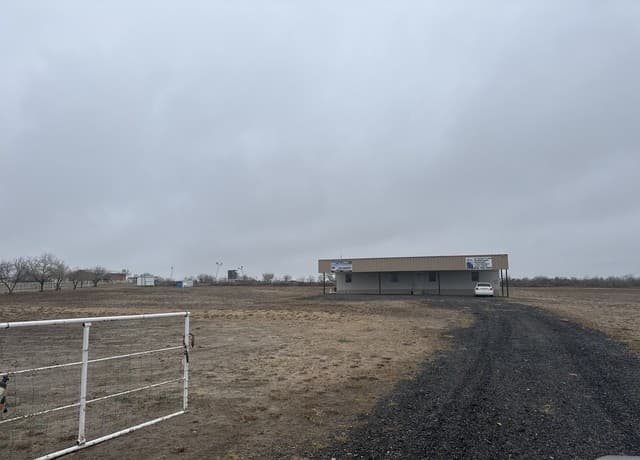 rental at 2265  Ih 35 in Encinal, TX — photo 1