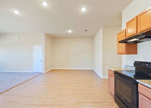 rental at 7765  Champion Crk in San Antonio, TX — photo 2
