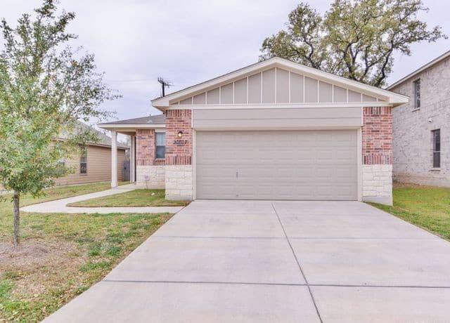 rental at 20807  Coral Spur in San Antonio, TX — photo 2