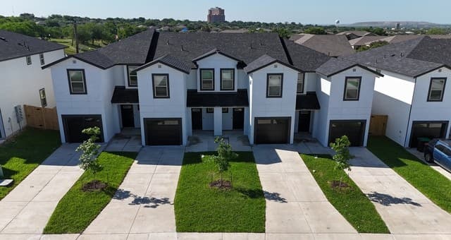 rental at 8410  Via Verona Unit 103 in San Antonio, TX — photo 2