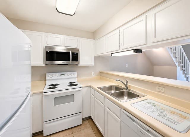 rental at 10527  Perrin Beitel Rd Unit D-206 in San Antonio, TX — photo 5