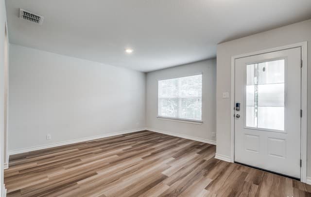 rental at 8927  Taylor Grv in San Antonio, TX — photo 2