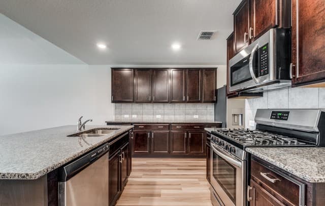 rental at 8927  Taylor Grv in San Antonio, TX — photo 5