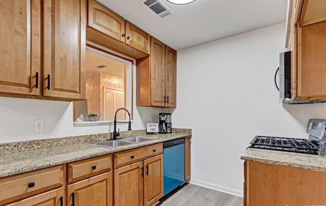 rental at 4303  Sunshadow in San Antonio, TX — photo 4