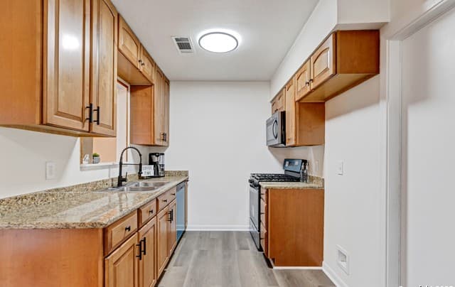 rental at 4303  Sunshadow in San Antonio, TX — photo 5