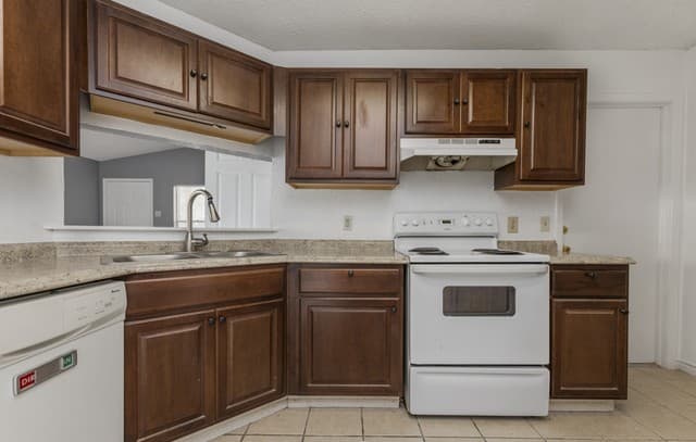 rental at 9227  Old Sky Harbor in San Antonio, TX — photo 4