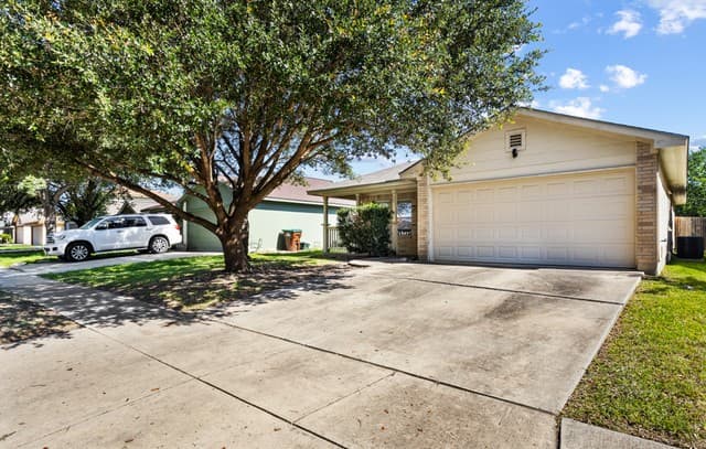rental at 8519  Snakeweed in Converse, TX — photo 2