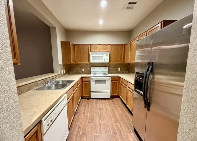 rental at 13416  Bristow Dawn in San Antonio, TX — photo 5