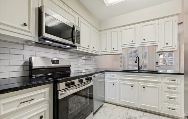 rental at 8415  Fredericksburg Unit 106 in San Antonio, TX — photo 3