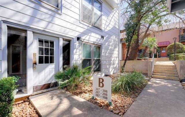 rental at 2300  Nacogdoches Unit 307B Unit 307B in San Antonio, TX — photo 1