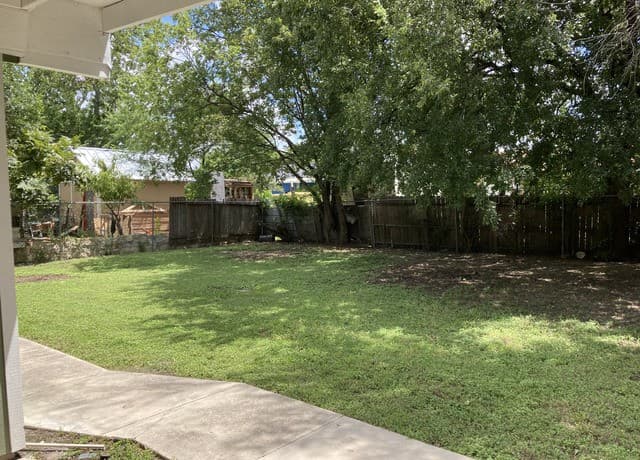2-bedroom rental at 6358 W Commerce St in San Antonio, TX — photo 2