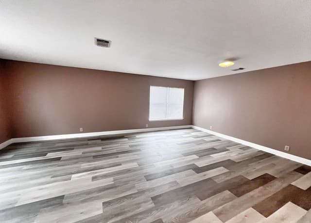 rental at 7338  Raintree Forest in San Antonio, TX — photo 5