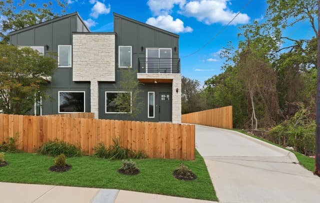 rental at 2111  Virginia Unit 102 in San Antonio, TX — photo 2