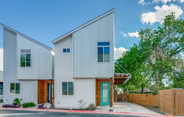 rental at 330  Clay Unit 24 in San Antonio, TX — photo 2