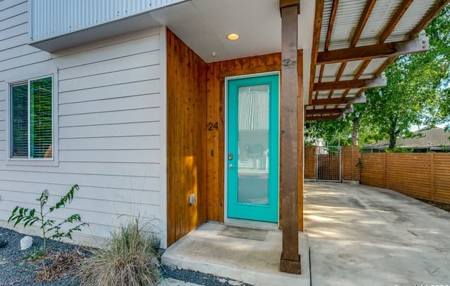 rental at 330  Clay Unit 24 in San Antonio, TX — photo 4