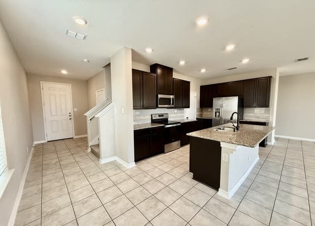 rental at 1905  Brook Bnd in New Braunfels, TX — photo 2