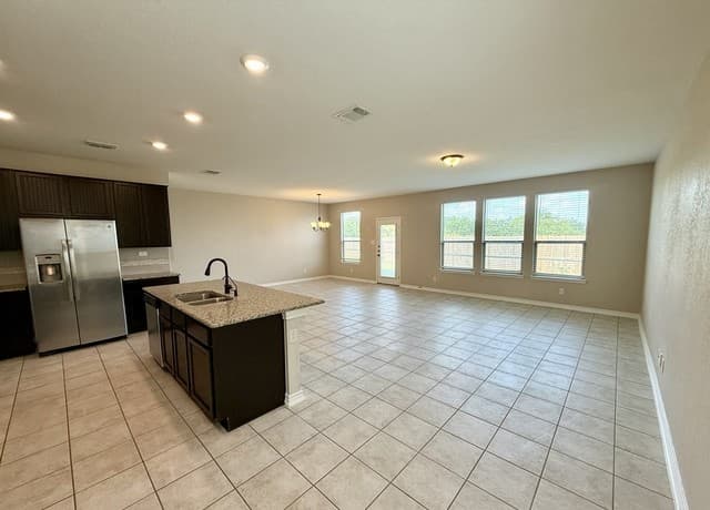rental at 1905  Brook Bnd in New Braunfels, TX — photo 3
