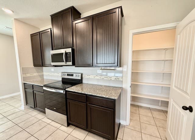 rental at 1905  Brook Bnd in New Braunfels, TX — photo 5