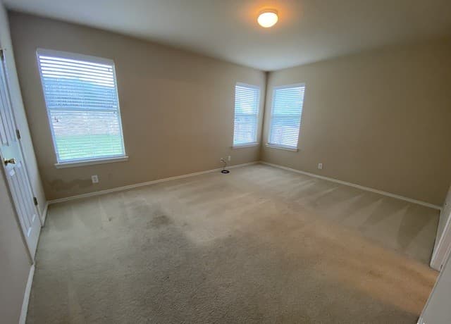 rental at 7811  Fort Allen in San Antonio, TX — photo 5