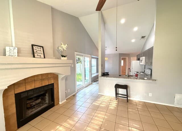 rental at 6318  Les Harrison Dr in San Antonio, TX — photo 4