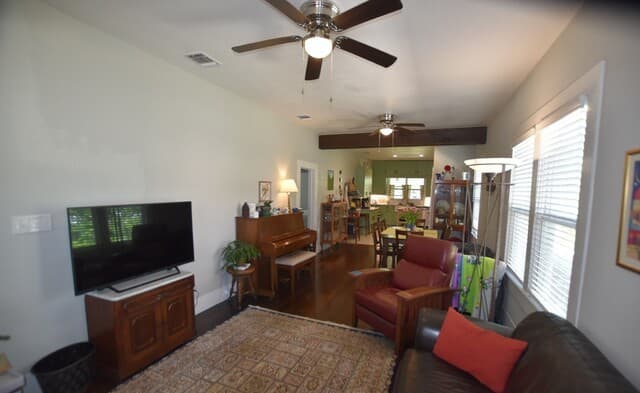 rental at 1630 W Craig in San Antonio, TX — photo 2