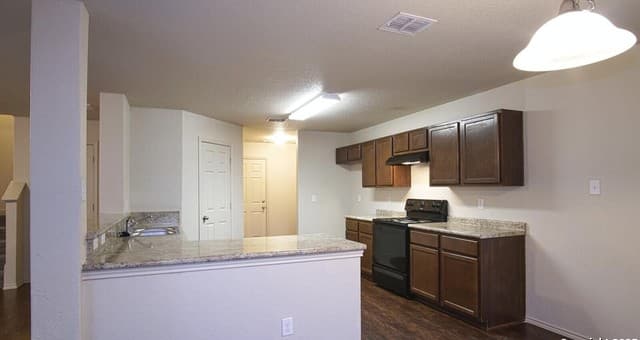 rental at 7615  Millchase in San Antonio, TX — photo 5