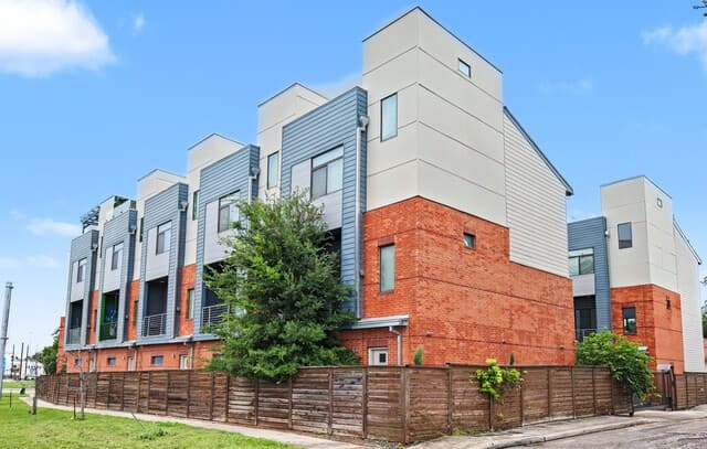 rental at 1606 N Hackberry Unit UNIT 102 in San Antonio, TX — photo 2