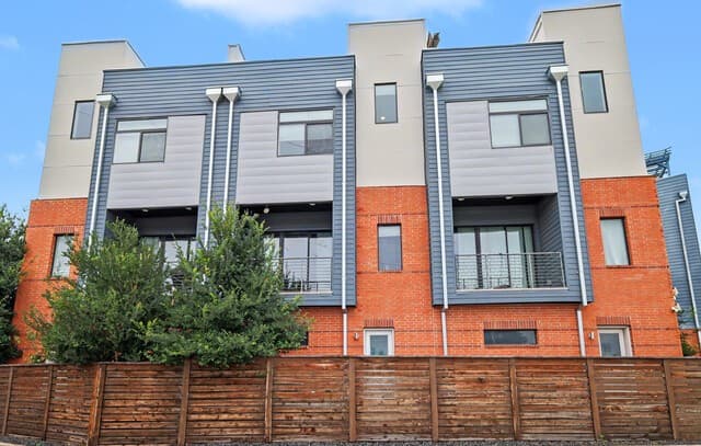 rental at 1606 N Hackberry Unit UNIT 102 in San Antonio, TX — photo 3