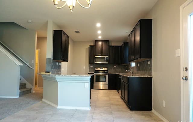 rental at 2610  Green Leaf Way in San Antonio, TX — photo 5
