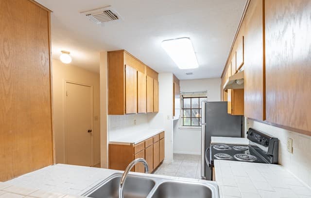rental at 11815  Vance Jackson Unit 2404 in San Antonio, TX — photo 2