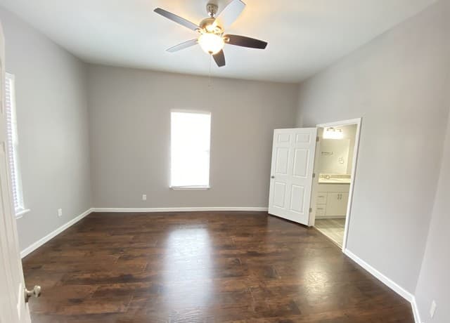 rental at 228  Lotus AVE Unit 101 in San Antonio, TX — photo 2