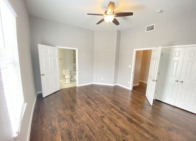 rental at 228  Lotus AVE Unit 101 in San Antonio, TX — photo 3
