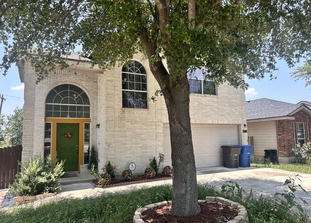 rental at 10226  Lion Hunt in San Antonio, TX — photo 2